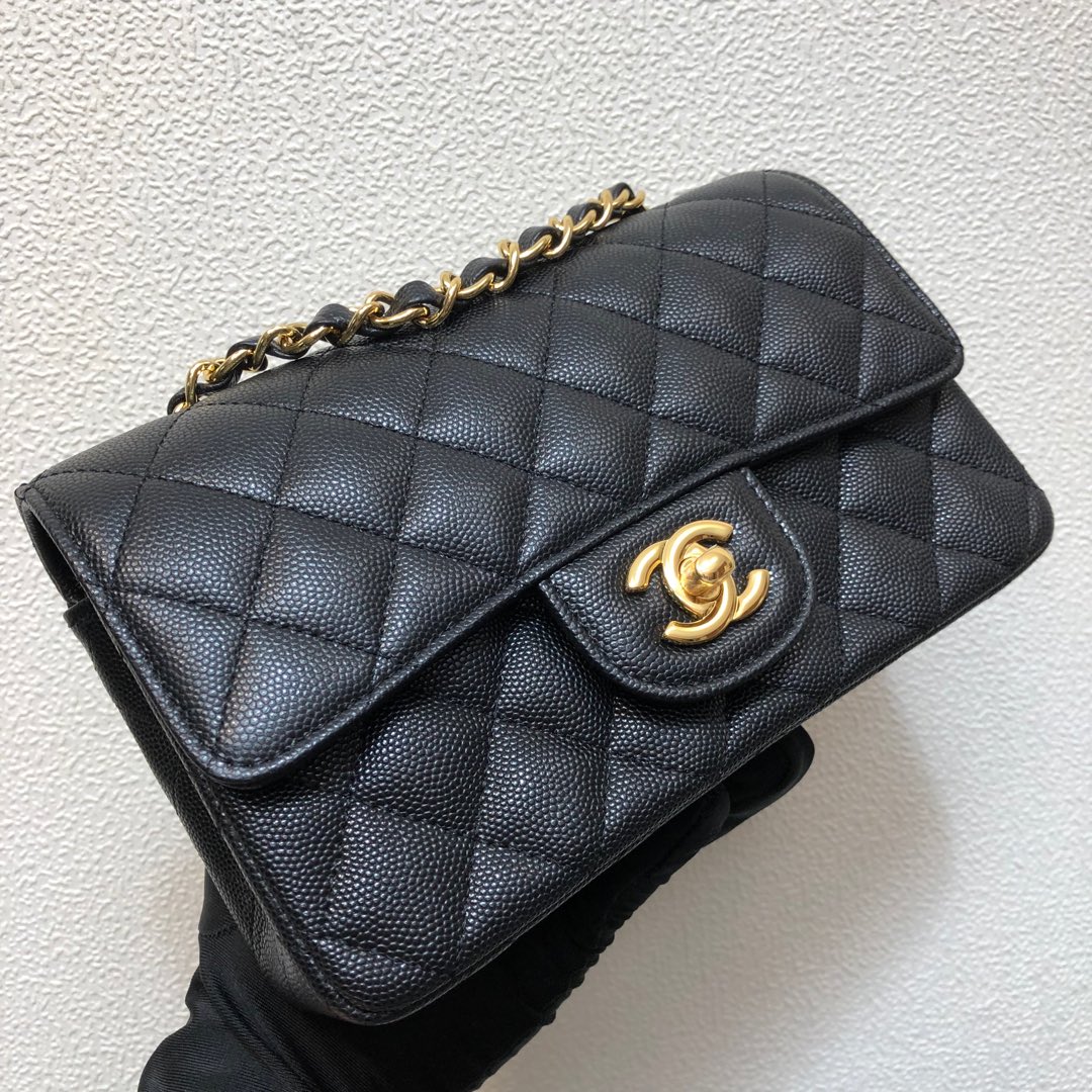 💰300法国🇫🇷高端定制品 Chane1 Classic Flap Bag A01116演绎了Chane1的经典，高雅、简约、精美！专柜同步更新 最新版本 ZP完美版型复刻 Medium Size: 20cm