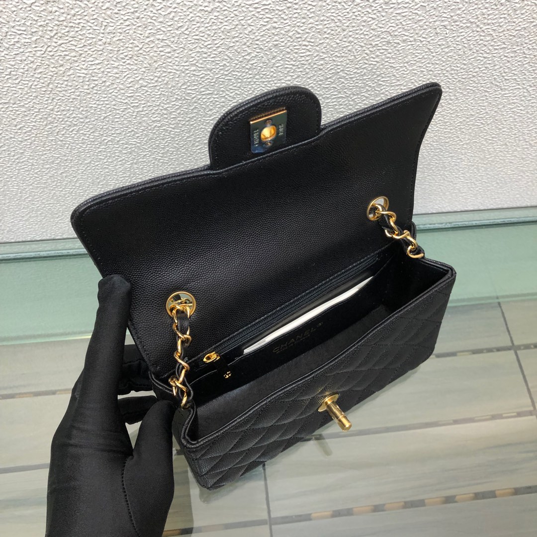 💰300法国🇫🇷高端定制品 Chane1 Classic Flap Bag A01116演绎了Chane1的经典，高雅、简约、精美！专柜同步更新 最新版本 ZP完美版型复刻 Medium Size: 20cm