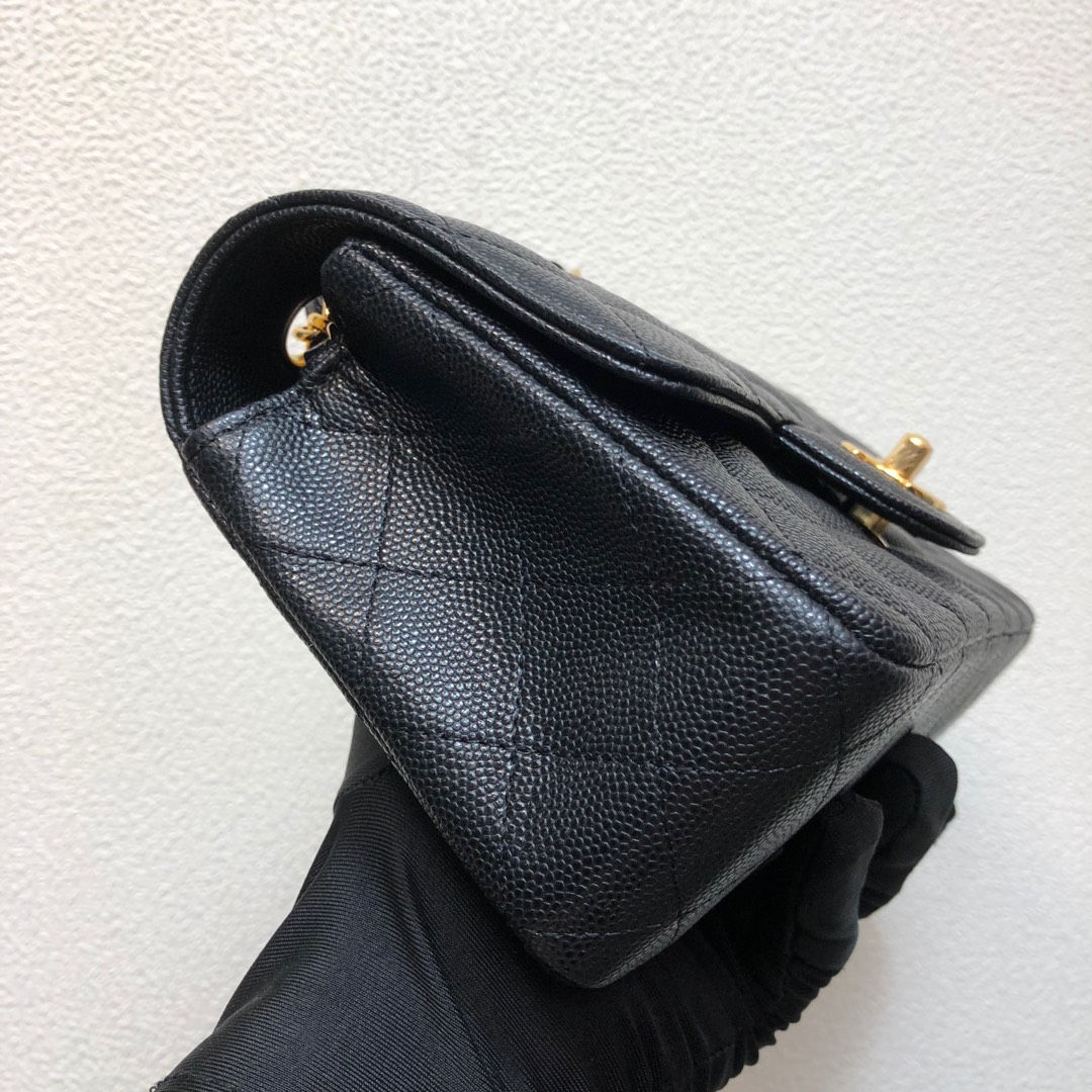 💰300法国🇫🇷高端定制品 Chane1 Classic Flap Bag A01116演绎了Chane1的经典，高雅、简约、精美！专柜同步更新 最新版本 ZP完美版型复刻 Medium Size: 20cm