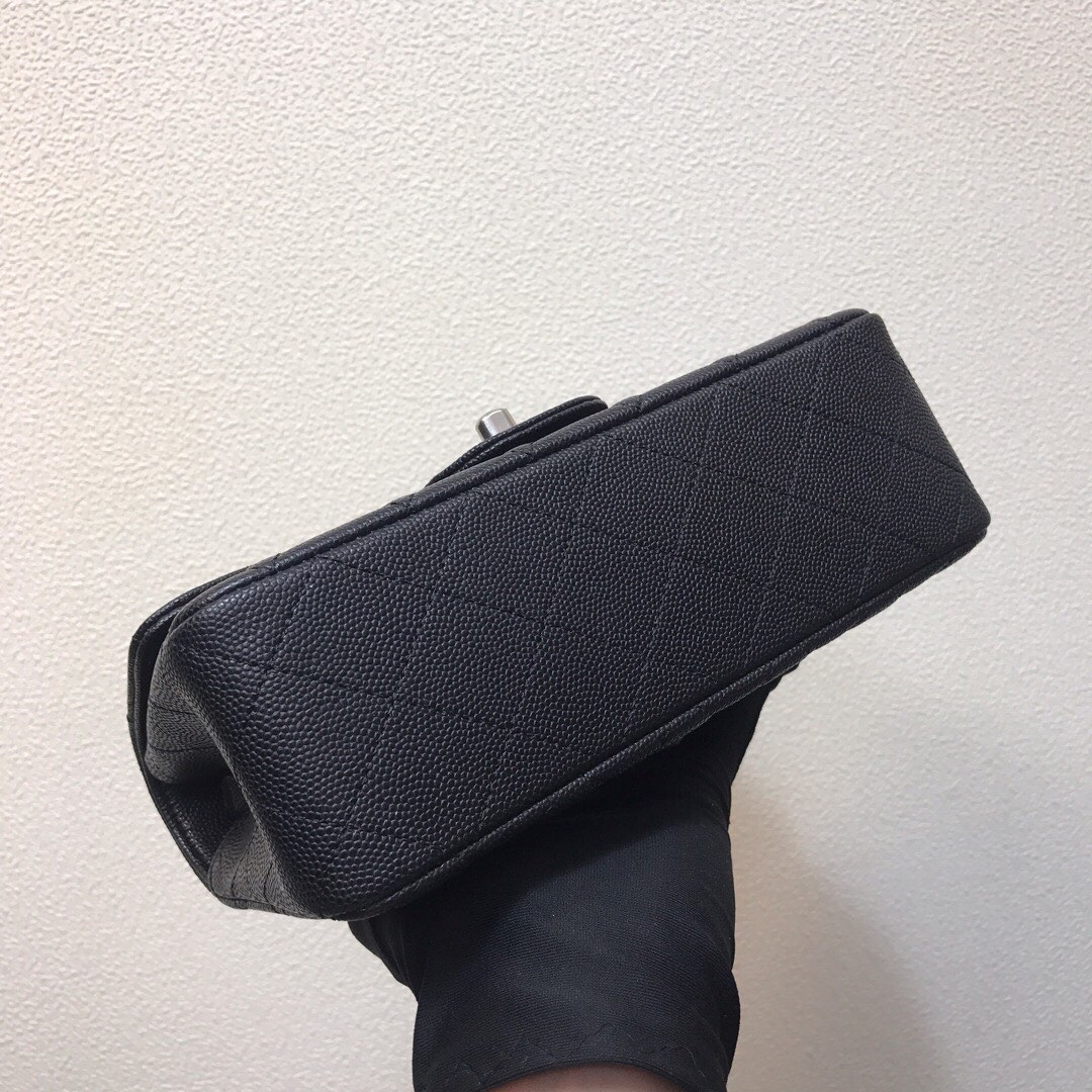 💰300法国🇫🇷高端定制品 Chane1 Classic Flap Bag A01116演绎了Chane1的经典，高雅、简约、精美！专柜同步更新 最新版本 ZP完美版型复刻 Medium Size: 20cm