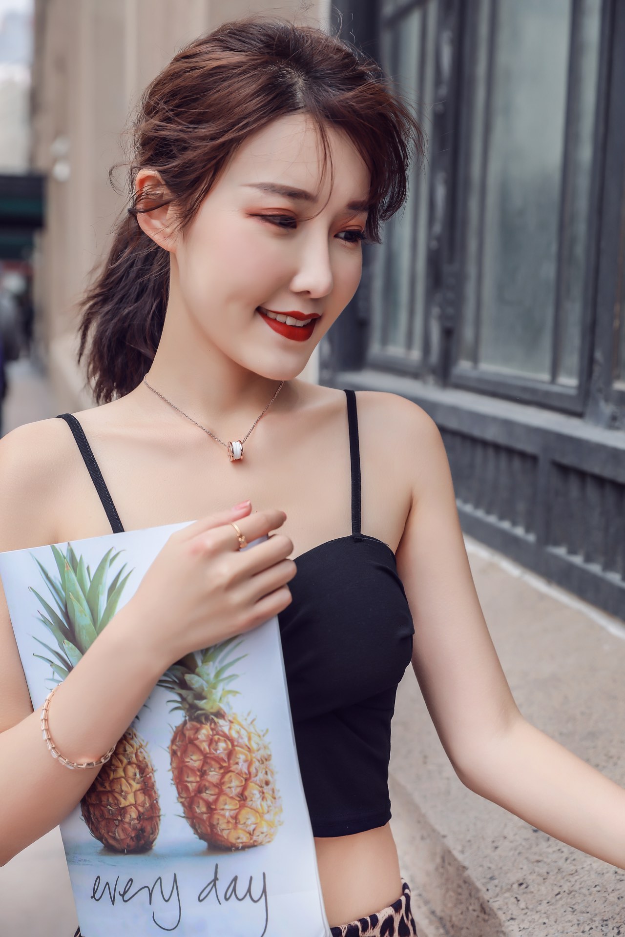 NO:102215,show [BVLG@RI White Ceramics] B-zero This ZP buys authentic white ceramics without diamonds. Details are based on the ZP without diamonds that restore the original flavor of ZP to the greatest extent. It can already instantly sell countless low versions on the market, Bulgari necklace, bottega veneta, bvlgari, bvlgari, necklace19860909show【BVLG@RI白陶瓷】B-zero这个ZP购入的是白陶瓷不带钻的正品,细节根据不带钻的ZP最大程度努力还原ZP的原汁原味,已经可以秒杀市面无数low版本,宝格丽项链,bottega veneta,bvlgari,bvlgari,necklace,Jewelry