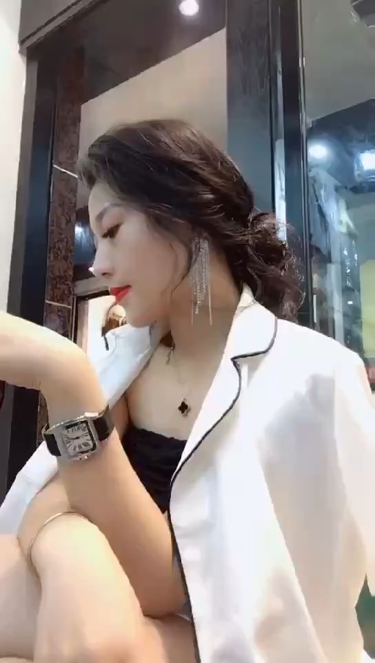 Cartier 女王范儿佩戴卡地亚山度士