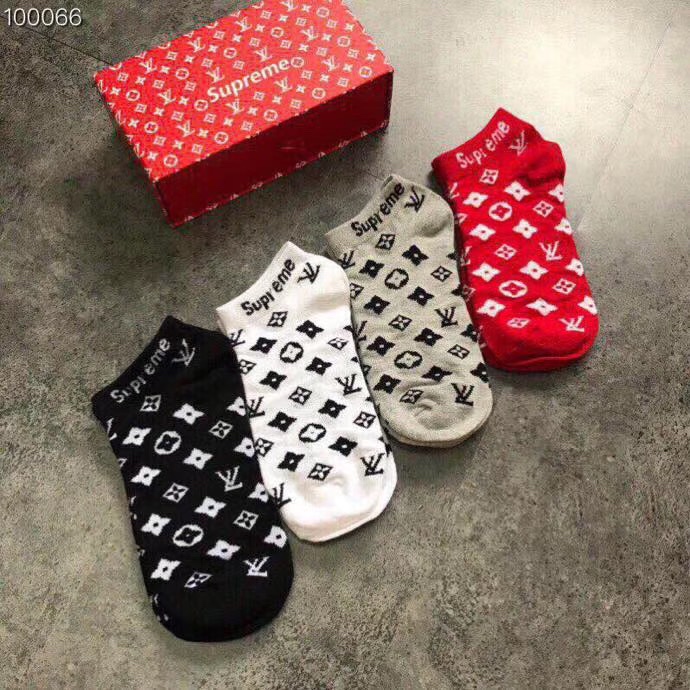 suPreme/LV火爆款[得意][得意]时尚潮流🎉🎉男女均可😝😝纯棉质量[奸笑][奸笑]一盒4双🎁🎁