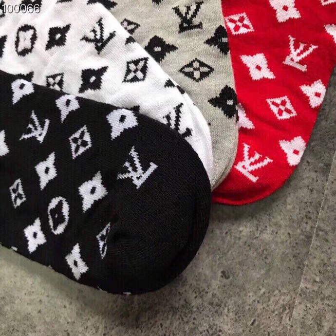suPreme/LV火爆款[得意][得意]时尚潮流🎉🎉男女均可😝😝纯棉质量[奸笑][奸笑]一盒4双🎁🎁