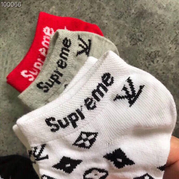 suPreme/LV火爆款[得意][得意]时尚潮流🎉🎉男女均可😝😝纯棉质量[奸笑][奸笑]一盒4双🎁🎁