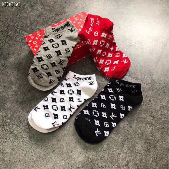 suPreme/LV火爆款[得意][得意]时尚潮流🎉🎉男女均可😝😝纯棉质量[奸笑][奸笑]一盒4双🎁🎁