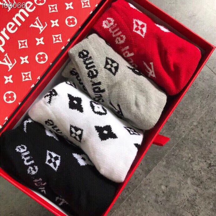 suPreme/LV火爆款[得意][得意]时尚潮流🎉🎉男女均可😝😝纯棉质量[奸笑][奸笑]一盒4双🎁🎁