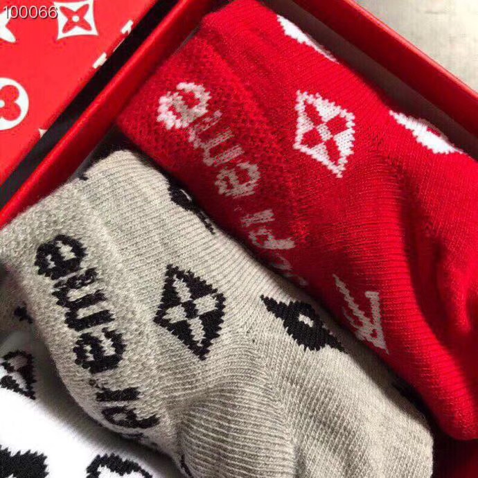 suPreme/LV火爆款[得意][得意]时尚潮流🎉🎉男女均可😝😝纯棉质量[奸笑][奸笑]一盒4双🎁🎁