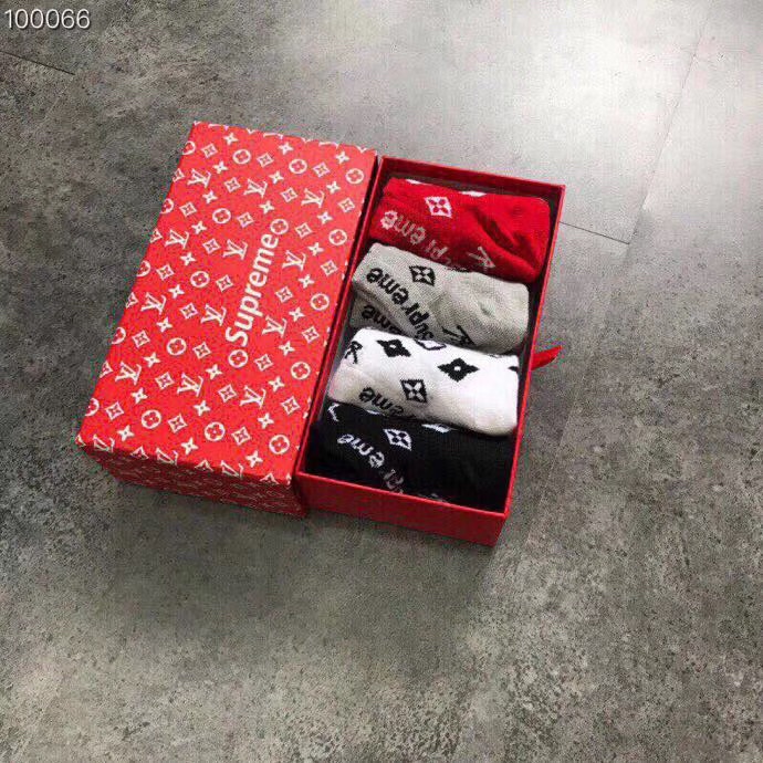 suPreme/LV火爆款[得意][得意]时尚潮流🎉🎉男女均可😝😝纯棉质量[奸笑][奸笑]一盒4双🎁🎁