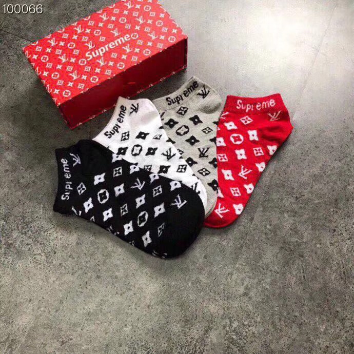suPreme/LV火爆款[得意][得意]时尚潮流🎉🎉男女均可😝😝纯棉质量[奸笑][奸笑]一盒4双🎁🎁