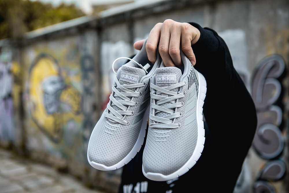 85阿迪达斯男女鞋2019春季新款运动鞋网面透气轻便休闲跑步鞋