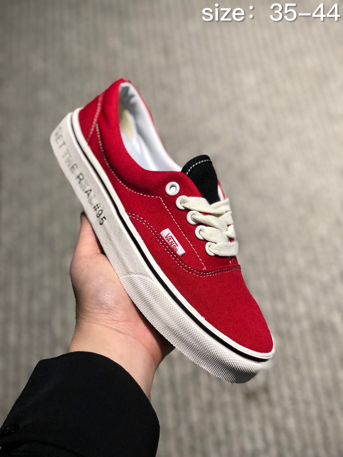 100 万斯VANS Authentic系列 鞋身采用了清新的图案 简直少女心爆炸 内侧附上超可爱的手绘小人头 抖音 小红书 爆款