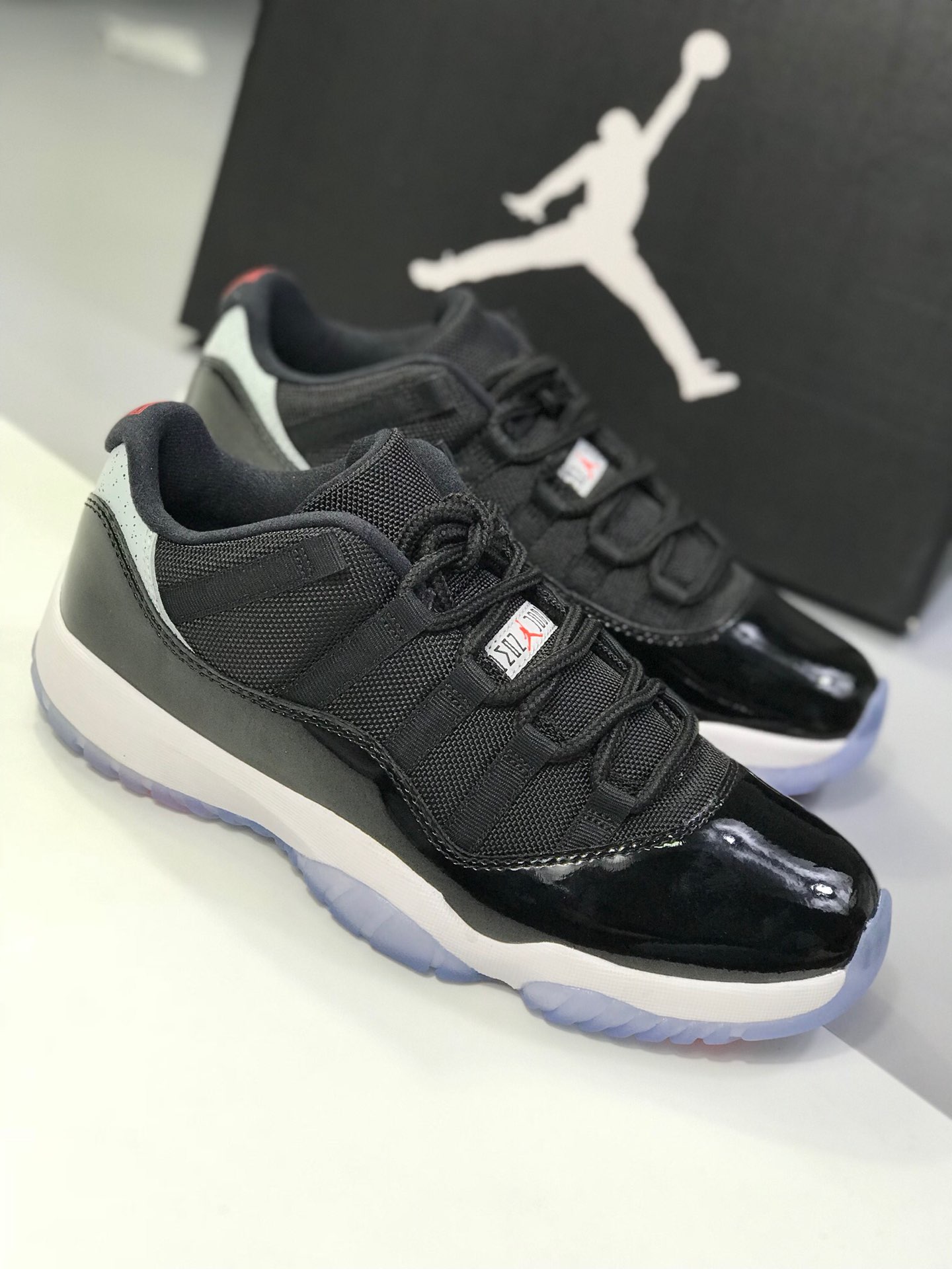 300最新渠道Air Jordan 11 Low Bred AJ11 黑红外线 原厂标 正品真碳纤 篮球鞋 528895-023 XLR