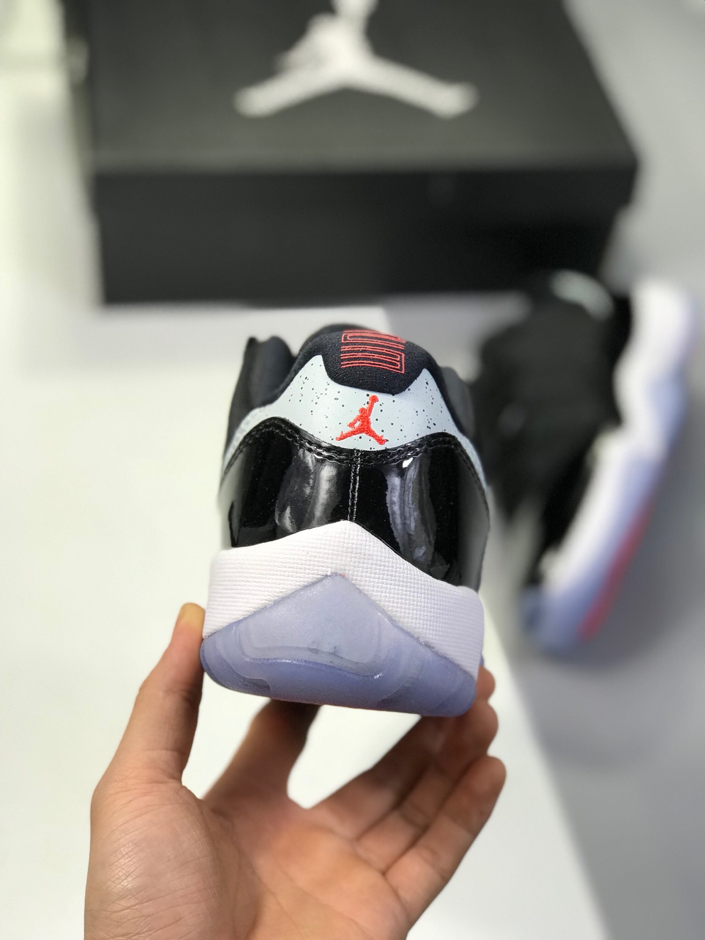 300最新渠道Air Jordan 11 Low Bred AJ11 黑红外线 原厂标 正品真碳纤 篮球鞋 528895-023 XLR