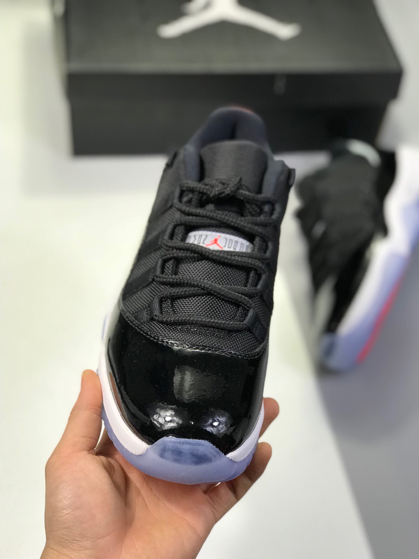 300最新渠道Air Jordan 11 Low Bred AJ11 黑红外线 原厂标 正品真碳纤 篮球鞋 528895-023 XLR