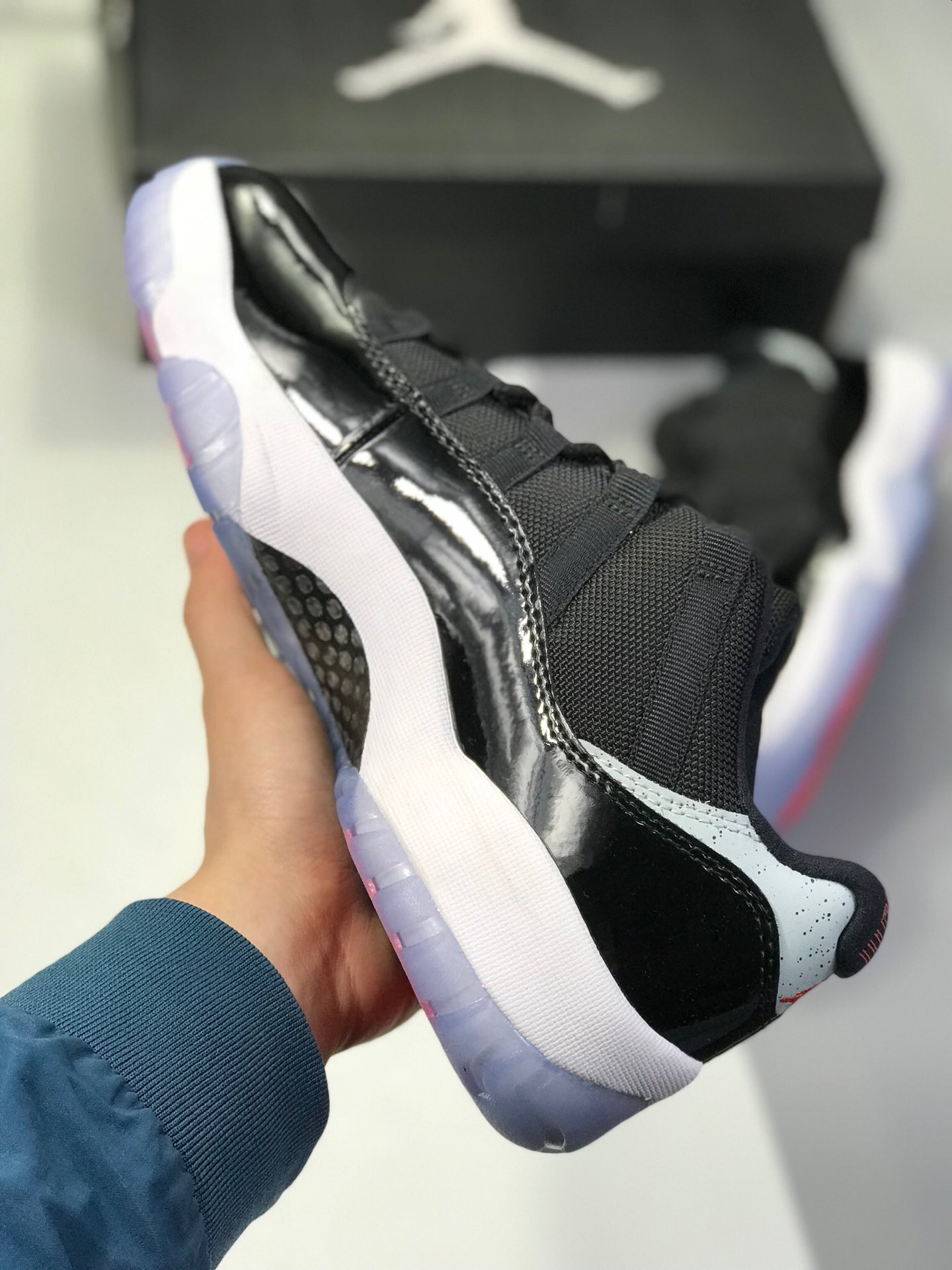 300最新渠道Air Jordan 11 Low Bred AJ11 黑红外线 原厂标 正品真碳纤 篮球鞋 528895-023 XLR