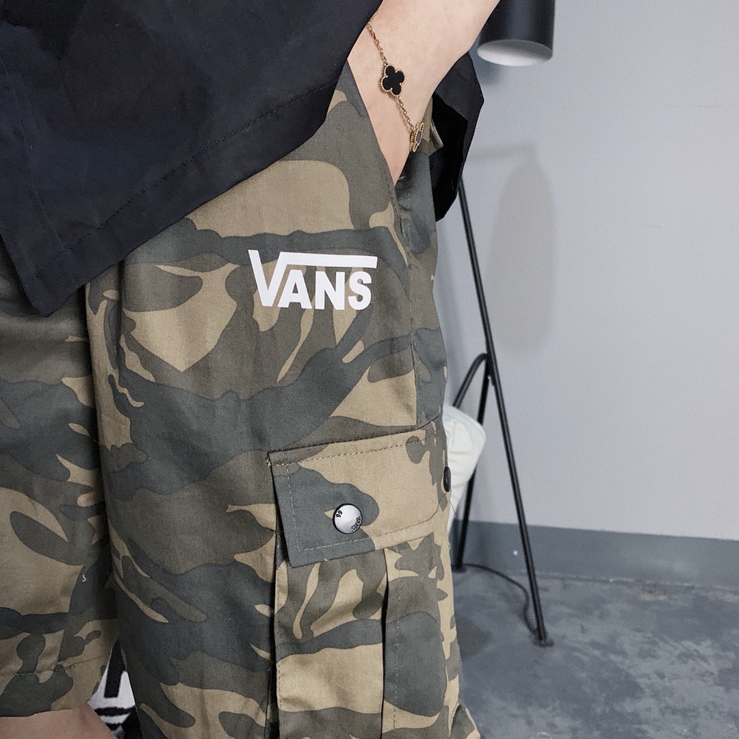 70 Vans/万斯小标印花工装短裤 夏日工装穿搭必选的百搭款 两侧口袋设计立体感层次分明