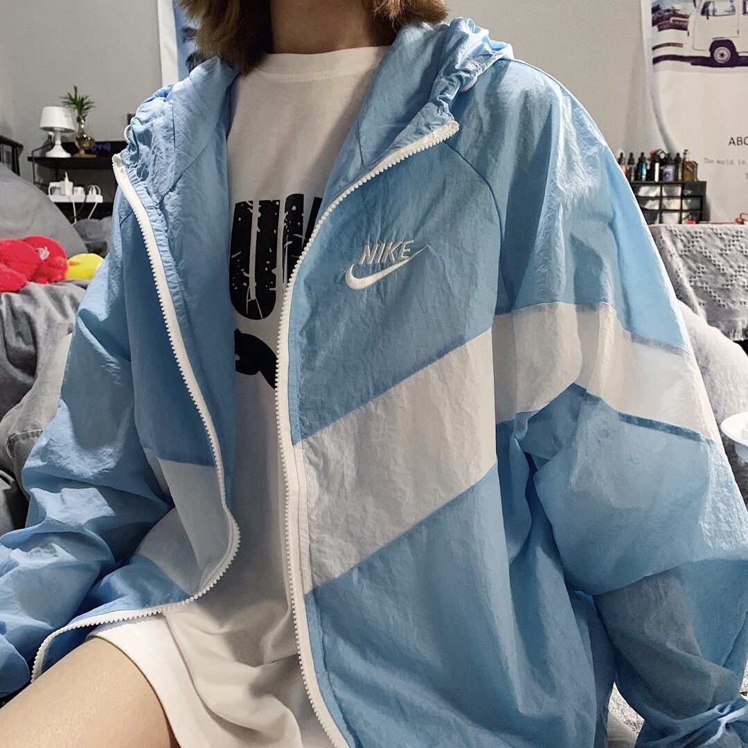 90 NiKe耐克夏季连帽情侣款防晒服  人气爆款，胸前刺绣小logo，经典时尚 50 胸围      56       58         60 衣长      64       66         68 袖长      60       62         64