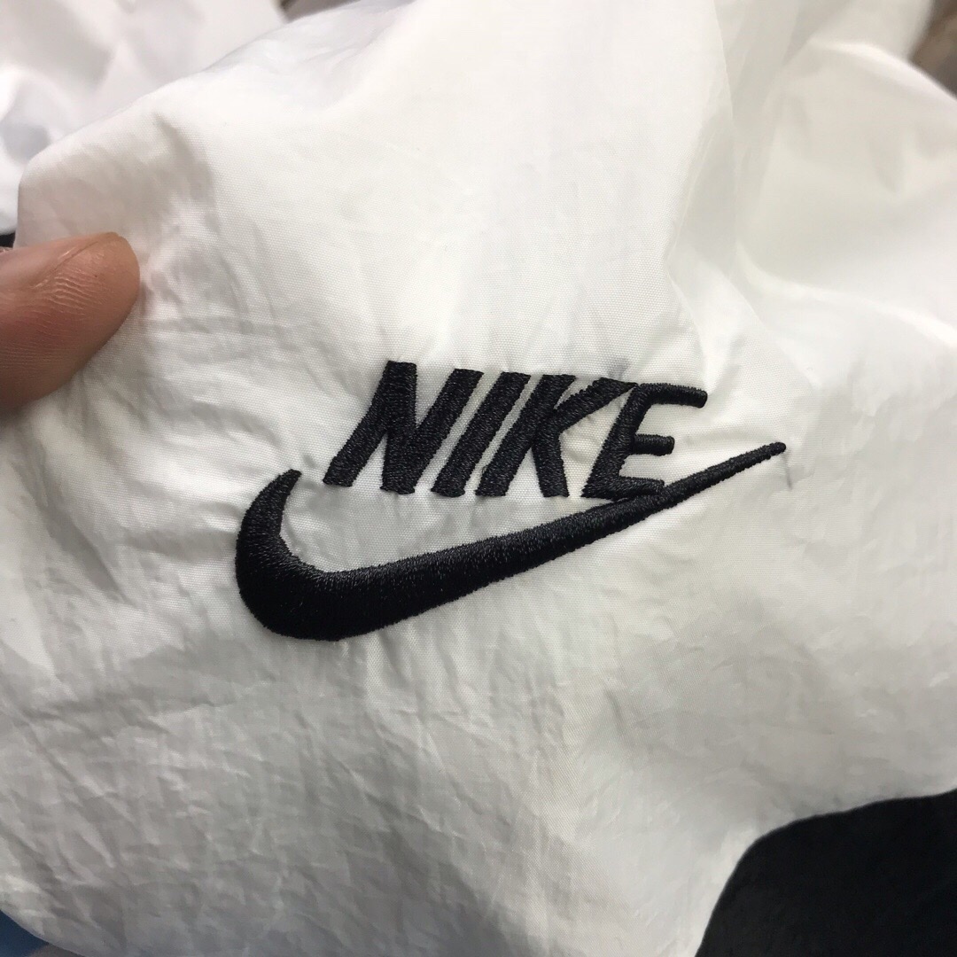 90 NiKe耐克夏季连帽情侣款防晒服  人气爆款，胸前刺绣小logo，经典时尚 50 胸围      56       58         60 衣长      64       66         68 袖长      60       62         64