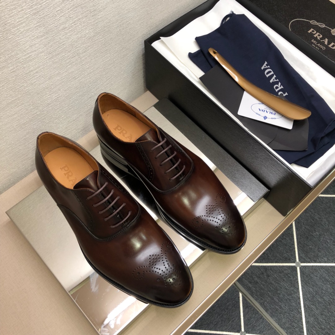 NO:555626,Top quality!  【PR*A】Formal leather shoes!  Pure and high quality can be compared!  Fabric Original calfskin!  Calfskin lining with tree paste leather!  Goodyear handmade!  All series of genuine leather soles!  38 to 44!  !  ,,cowhide19860909顶尖品质！【PR*A】正装皮鞋！纯正高品质可11比较！面料原版小牛皮！内里小牛皮配树膏皮！固特异手工款！全系真皮注朔大底！38一44！！,,cowhide,Men's shoes