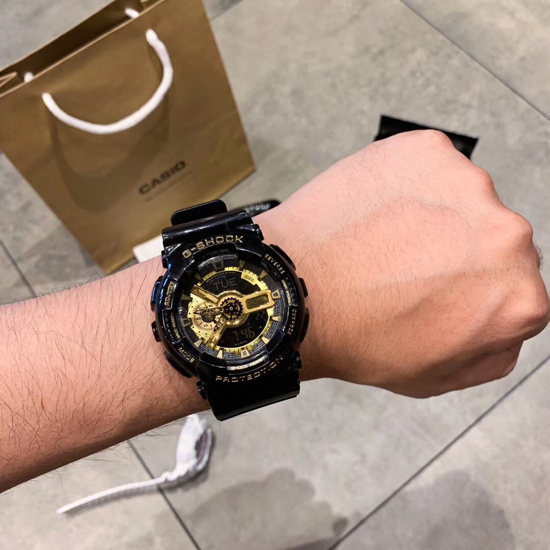 “Casio G-SHOCKGA: Fashionable Unisex Sports Watch in Black Gold and White” - 图片 3