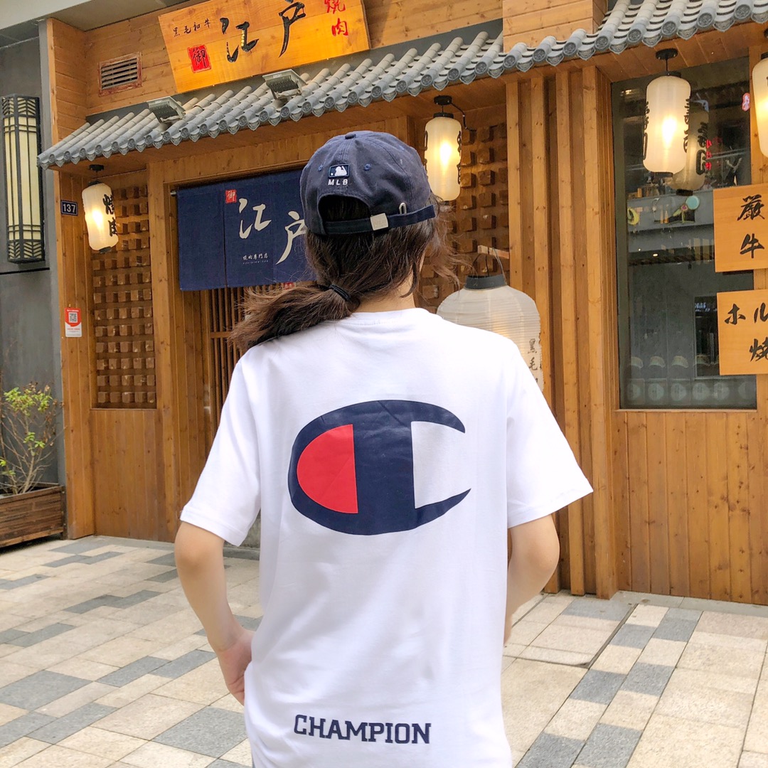 55 Champion/冠军新款胸前刺绣背后大logo短袖T恤,圆领经典刺绣款，胸前经典刺绣，版型超帅