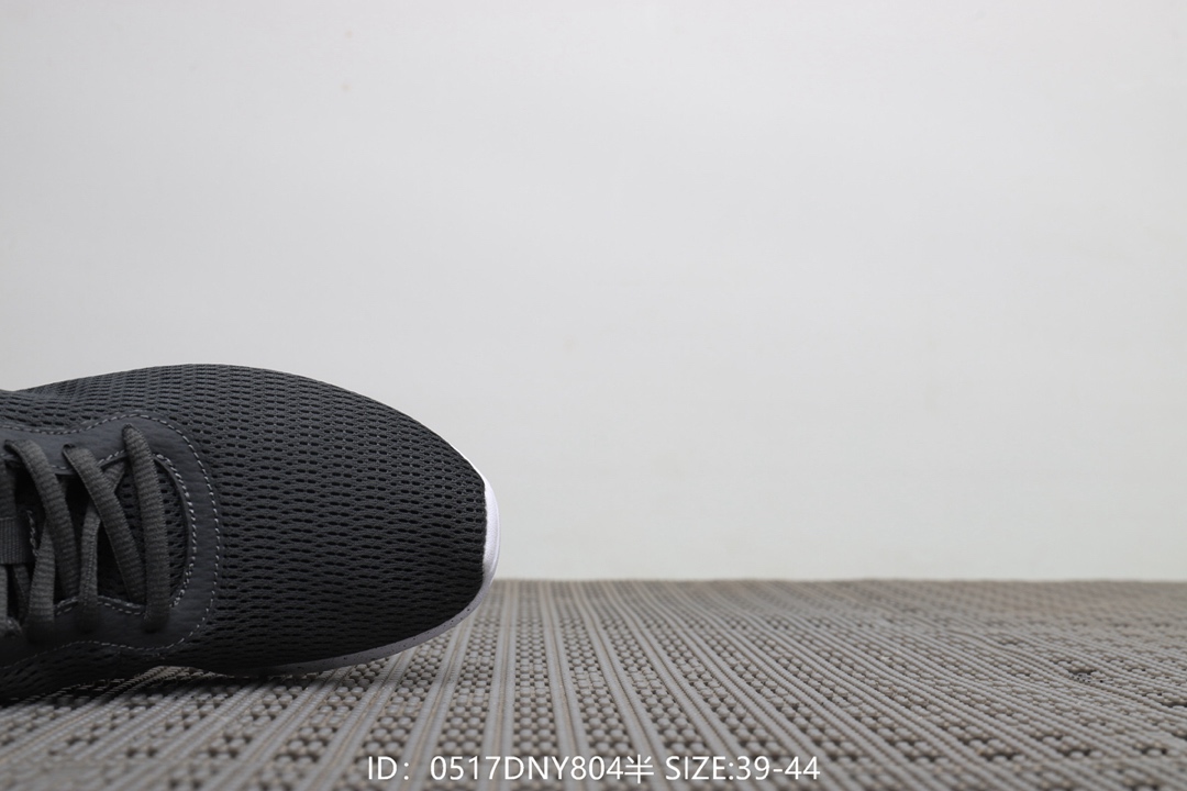 95  耐克Nike Tanjum 伦敦3代 带半码 男女款 超轻透气休闲跑鞋！号码：39-45