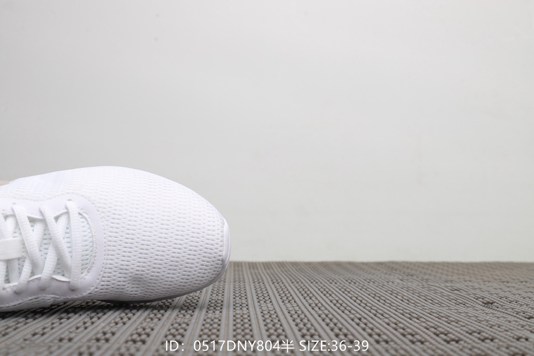 95  耐克Nike Tanjum 伦敦3代 带半码 男女款 超轻透气休闲跑鞋！号码：36-39