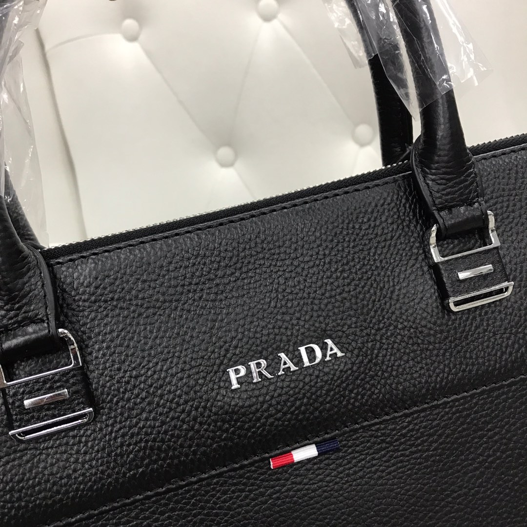 💥（p家款 6006-1）🇮🇹新款p家公文包🔥，采用进口头层牛皮、手感非常柔软、高品质五金，特别有档次，