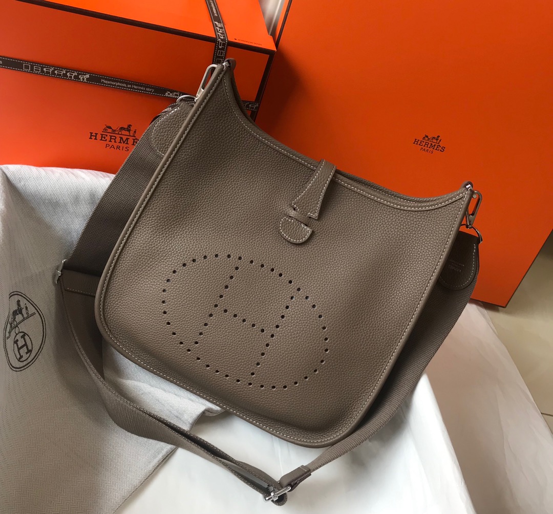 Evelyne (Evelyn) gris elefante, talla: 28, piel de becerro original importada, hilo encerado a mano, correa ajustable