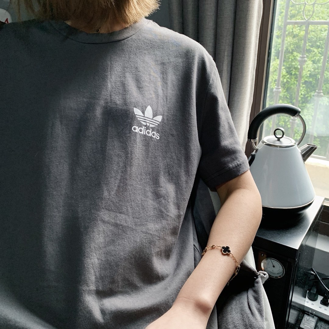 55 最新款adidas阿迪达斯三叶草胸前经典小logo 后背大logo短袖T恤 男女情侣款Ins小红书爆款 舒适百搭