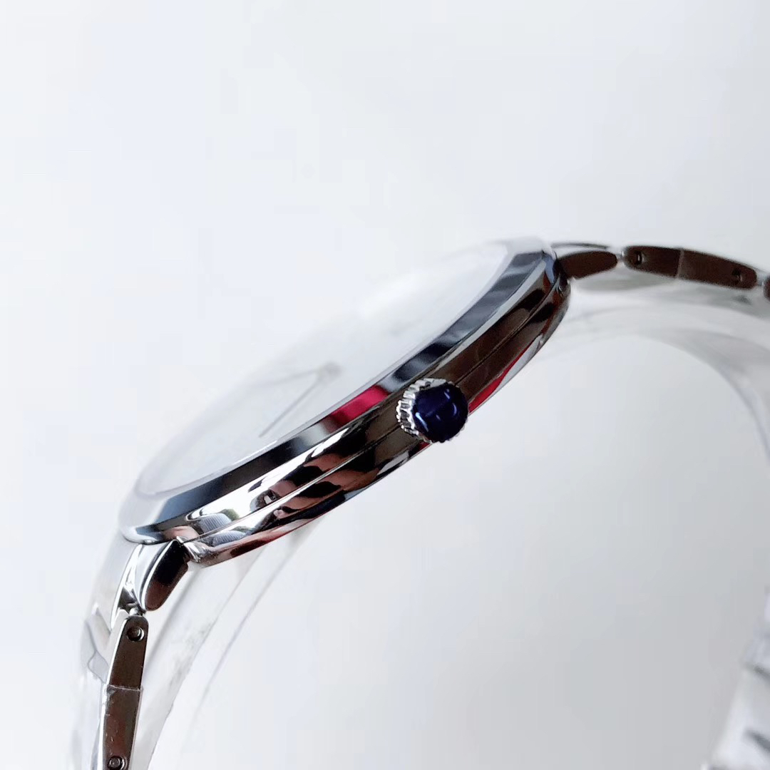 Piaget 伯爵 ALTIPLANO系列 G0A40109 白色 男装38毫米 女装33毫米 男女对表 蓝宝石玻璃镜面 瑞士超薄机芯 干净利落简洁乳白色的表盘上时 分显示功能