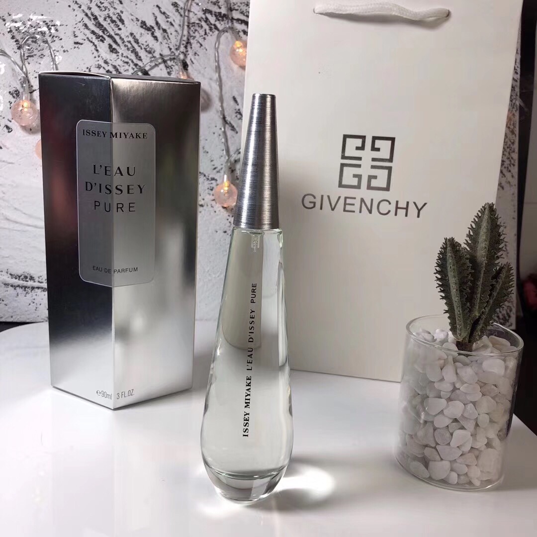 Issey Miyake L'Eau d'Issey Pure Eau de Parfum - 90ml Watery Floral Fragrance