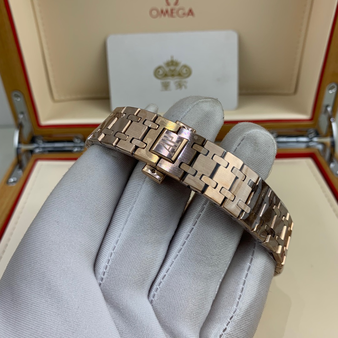 Audemars Piguet 皇家 AP爱彼女款带钻腕表