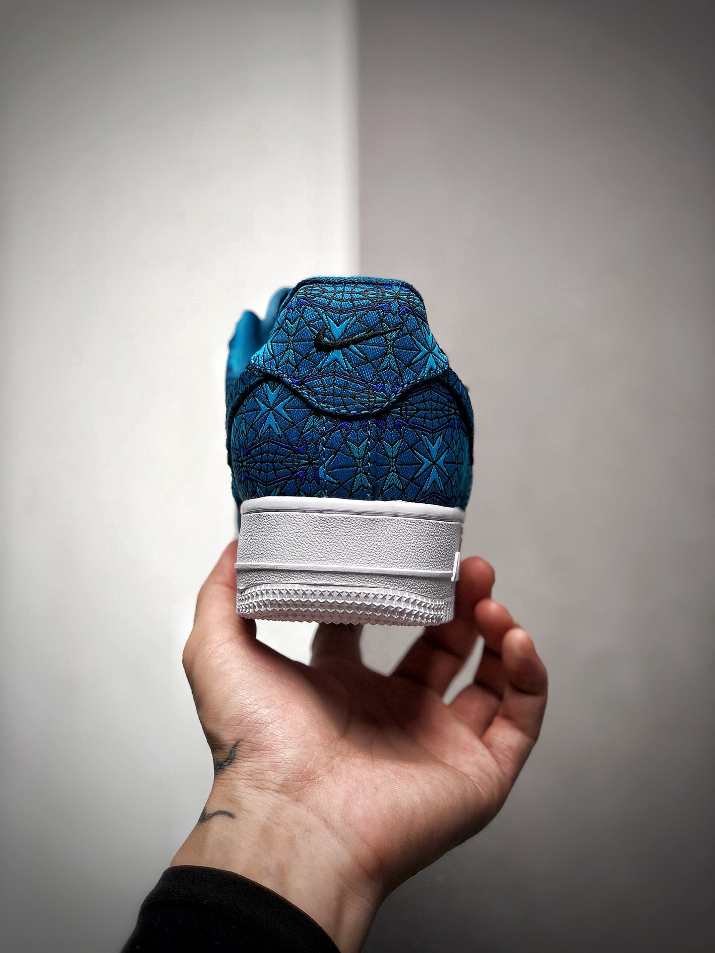 250PM版本 耐克 Nike Air Force 1 Low Premium 鞋面由宝绿色绸布面材质打造而成 AT4144-300