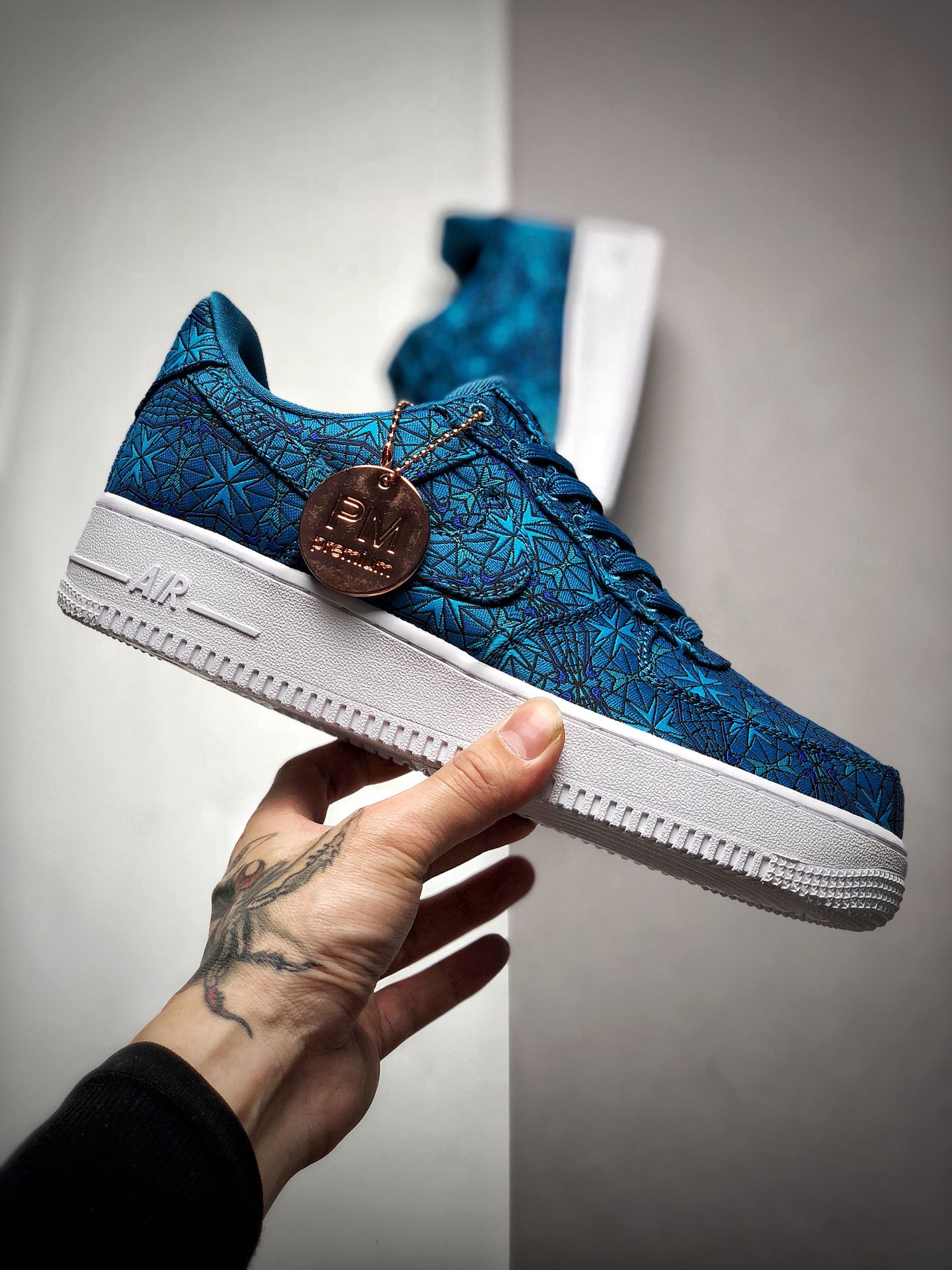 250PM版本 耐克 Nike Air Force 1 Low Premium 鞋面由宝绿色绸布面材质打造而成 AT4144-300