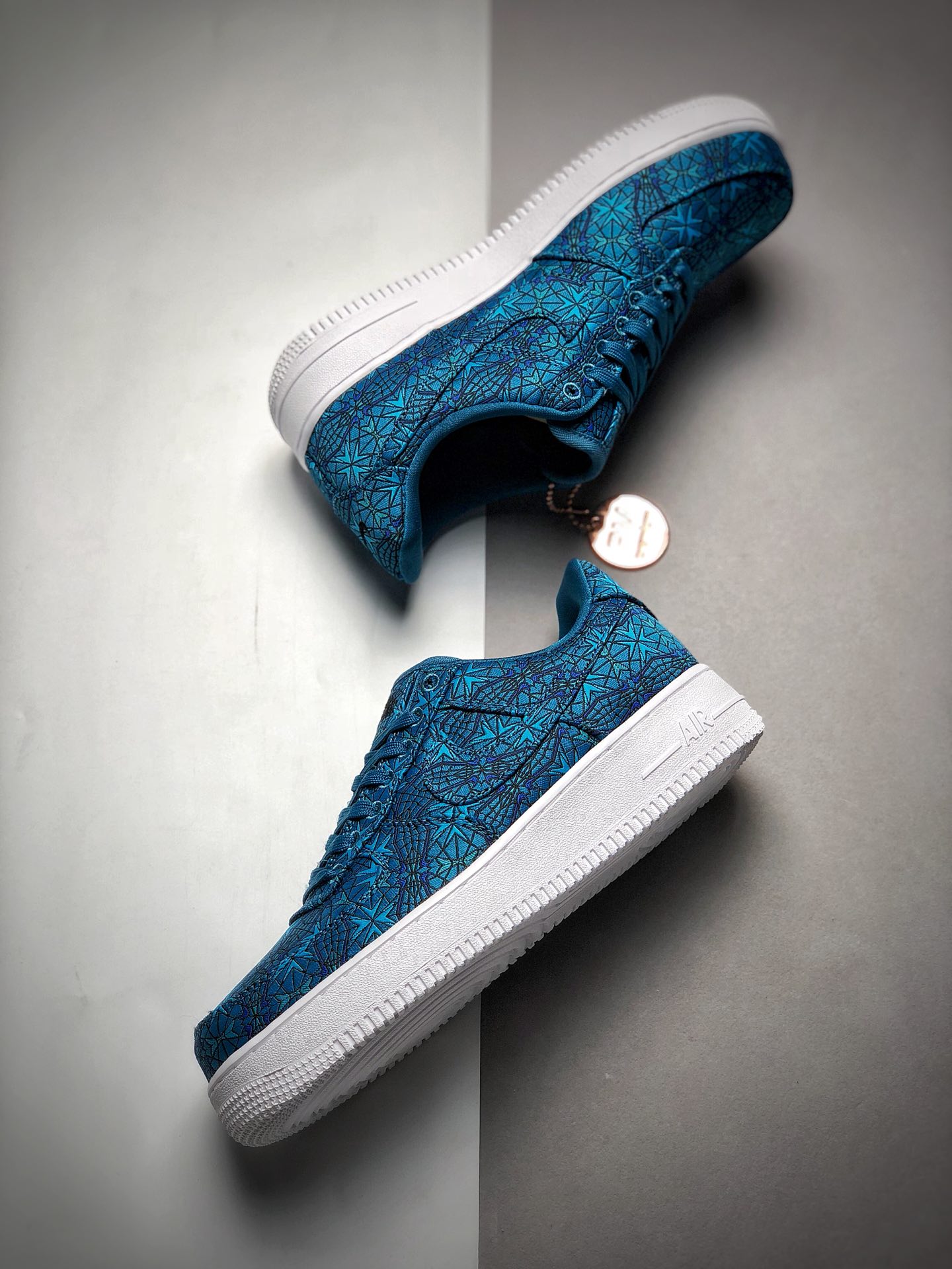 250PM版本 耐克 Nike Air Force 1 Low Premium 鞋面由宝绿色绸布面材质打造而成 AT4144-300