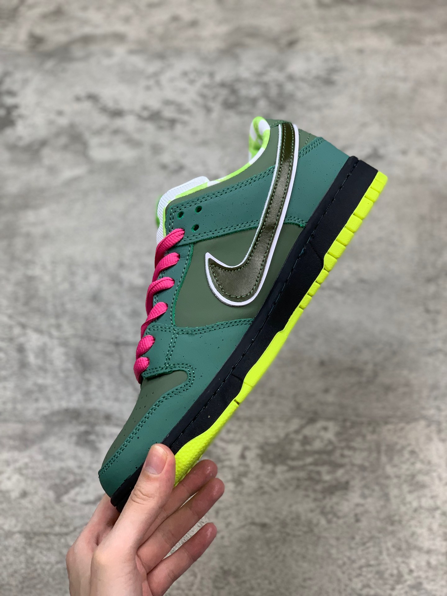 110纯原版本！原装鞋盒 Concepts x Nike Dunk SB 本次绿龙虾 Concepts x Nike SB Dunk “Purple Lobster” 承袭 OG 红龙虾的独特造型