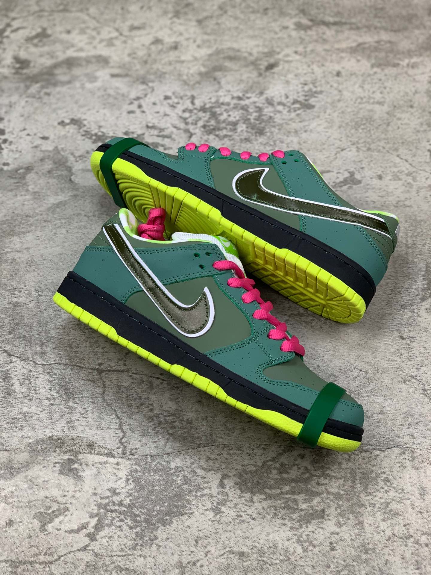 110纯原版本！原装鞋盒 Concepts x Nike Dunk SB 本次绿龙虾 Concepts x Nike SB Dunk “Purple Lobster” 承袭 OG 红龙虾的独特造型
