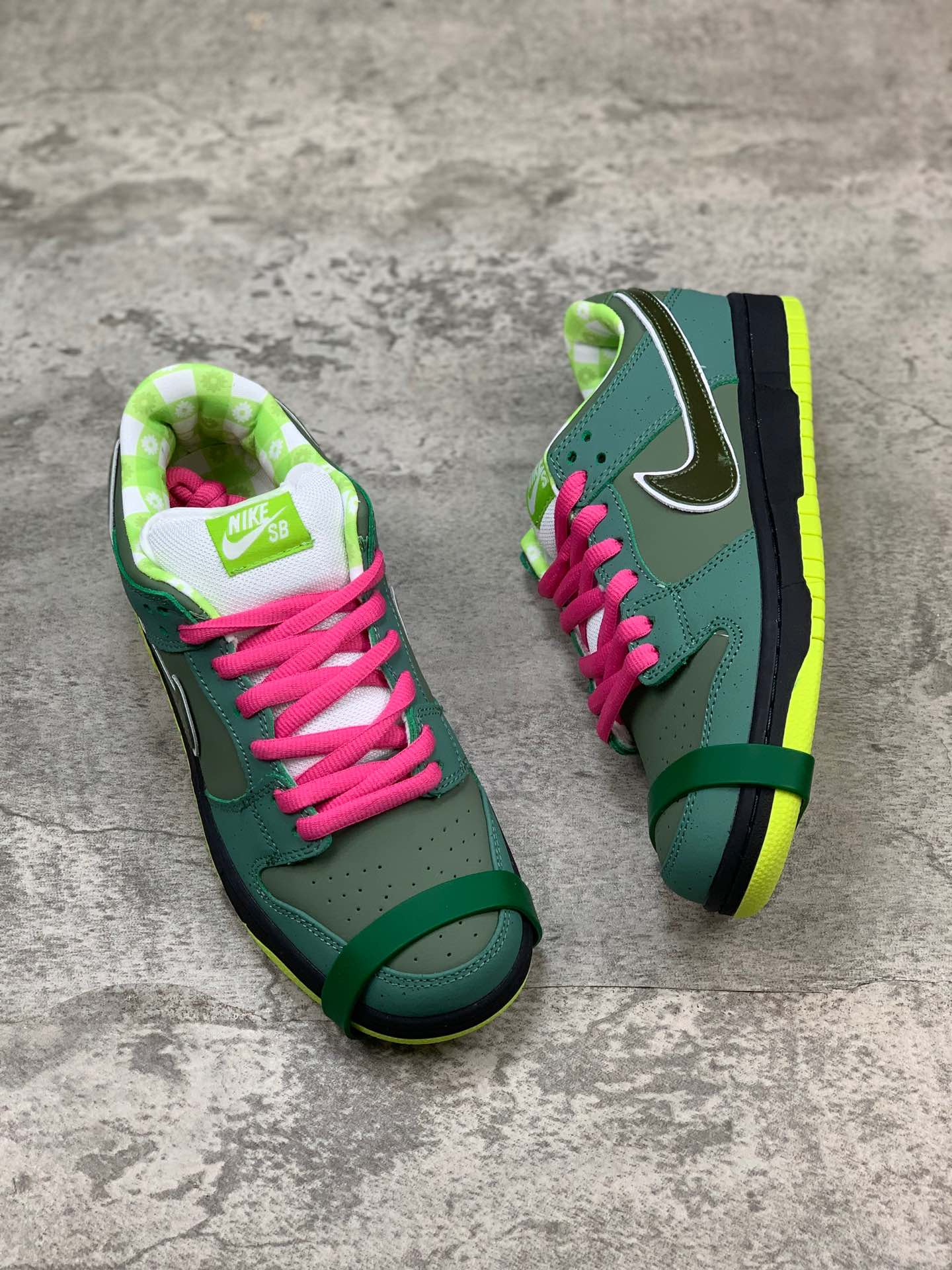 110纯原版本！原装鞋盒 Concepts x Nike Dunk SB 本次绿龙虾 Concepts x Nike SB Dunk “Purple Lobster” 承袭 OG 红龙虾的独特造型