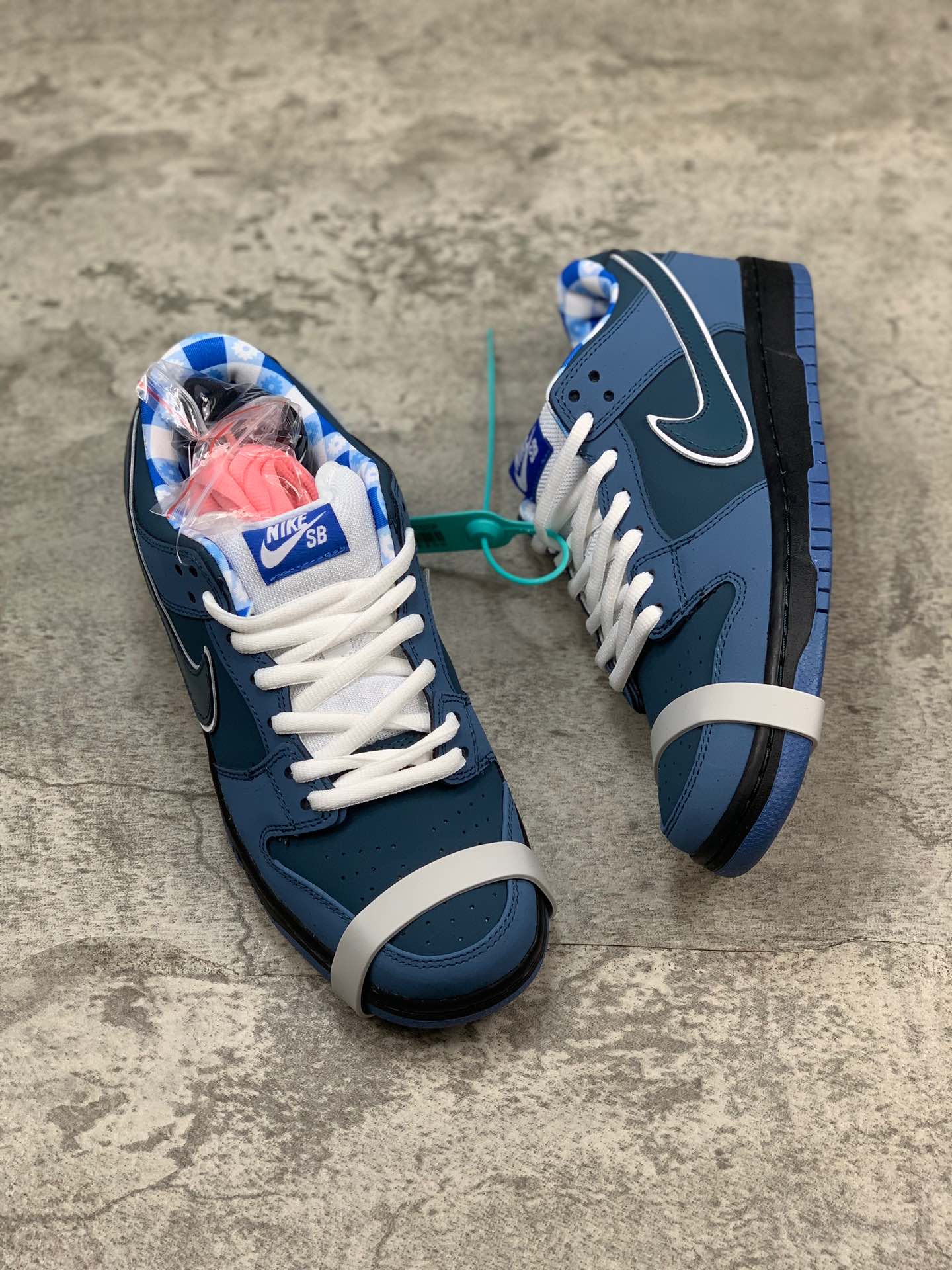 110纯原版本！原装鞋盒 Concepts x Nike Dunk SB 本次蓝龙虾 Concepts x Nike SB Dunk “Purple Lobster” 承袭 OG 红龙虾的独特造型