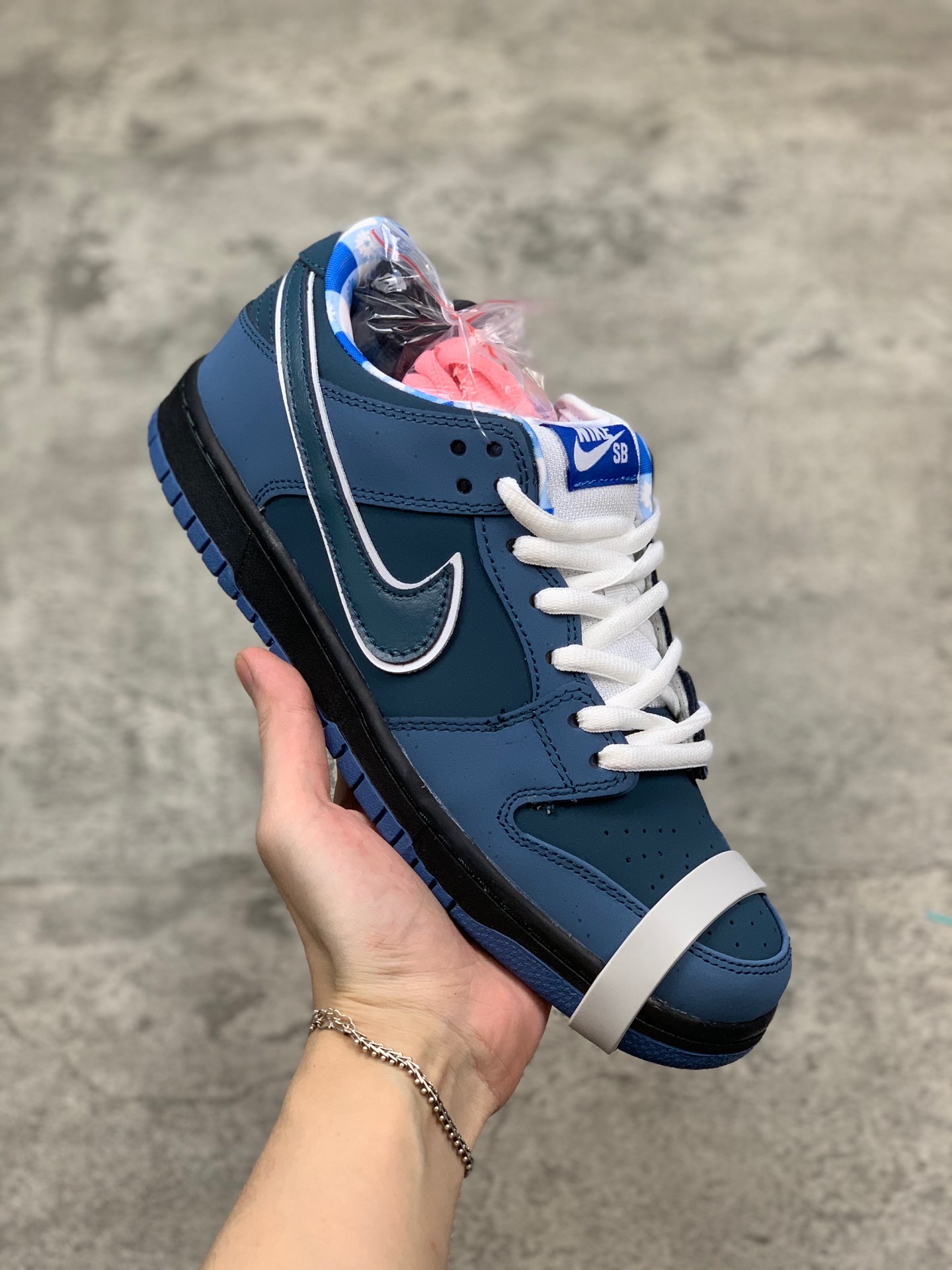 110纯原版本！原装鞋盒 Concepts x Nike Dunk SB 本次蓝龙虾 Concepts x Nike SB Dunk “Purple Lobster” 承袭 OG 红龙虾的独特造型