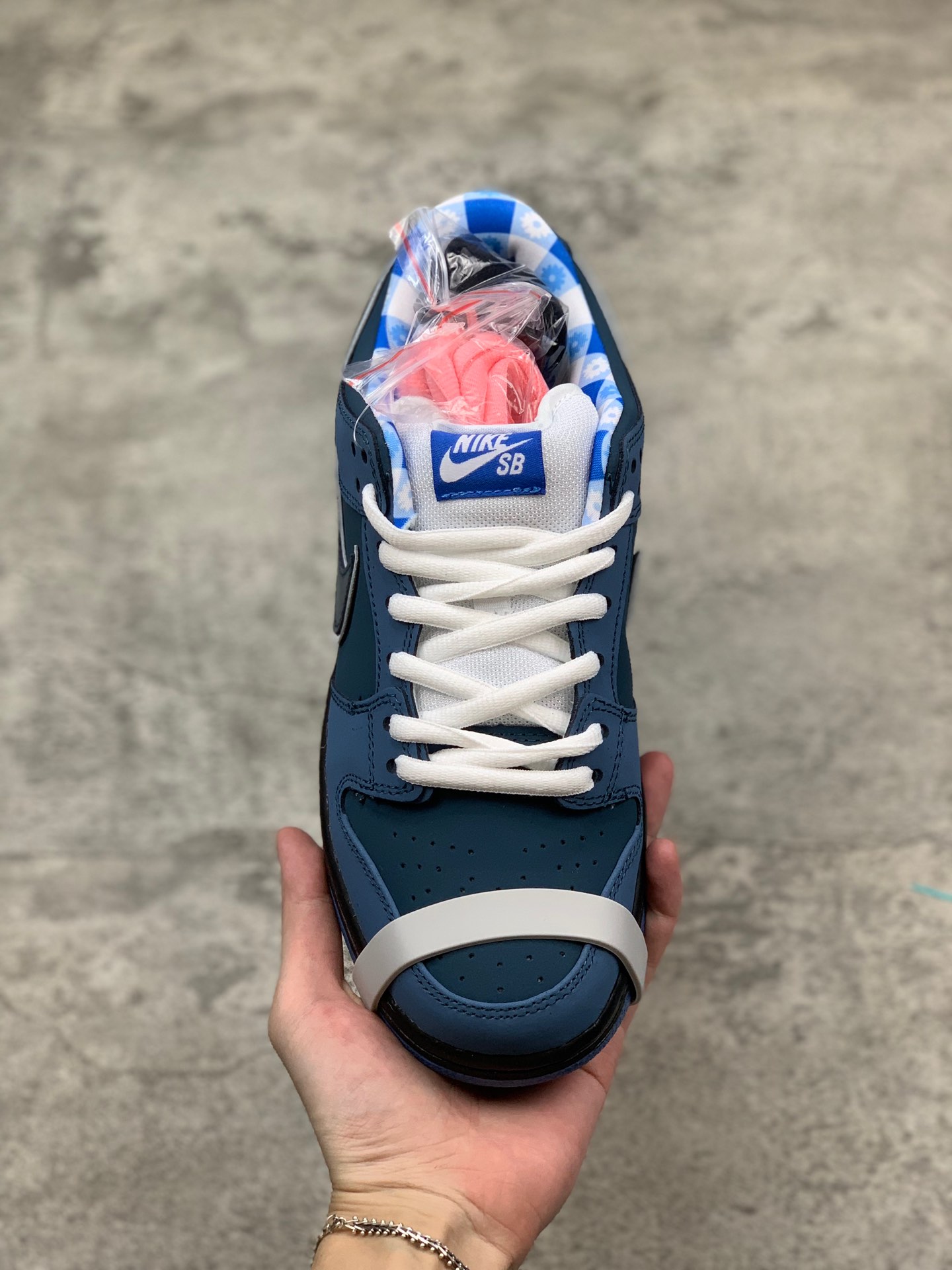 110纯原版本！原装鞋盒 Concepts x Nike Dunk SB 本次蓝龙虾 Concepts x Nike SB Dunk “Purple Lobster” 承袭 OG 红龙虾的独特造型