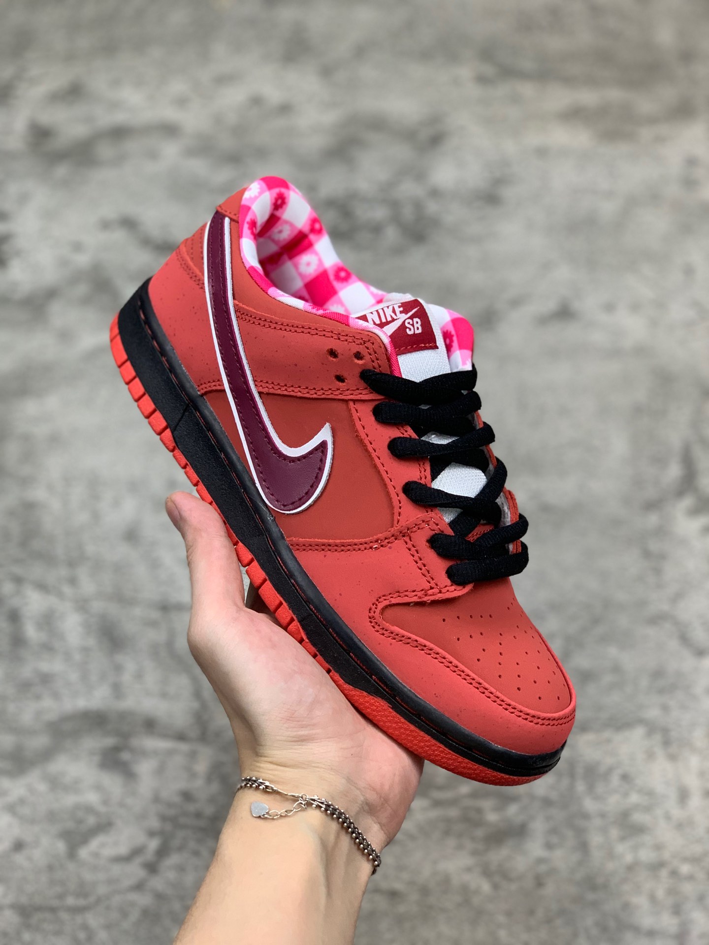 110纯原版本！原装鞋盒 Concepts x Nike Dunk SB 本次黄龙虾 Concepts x Nike SB Dunk “Purple Lobster” 承袭 OG 红龙虾的独特造型