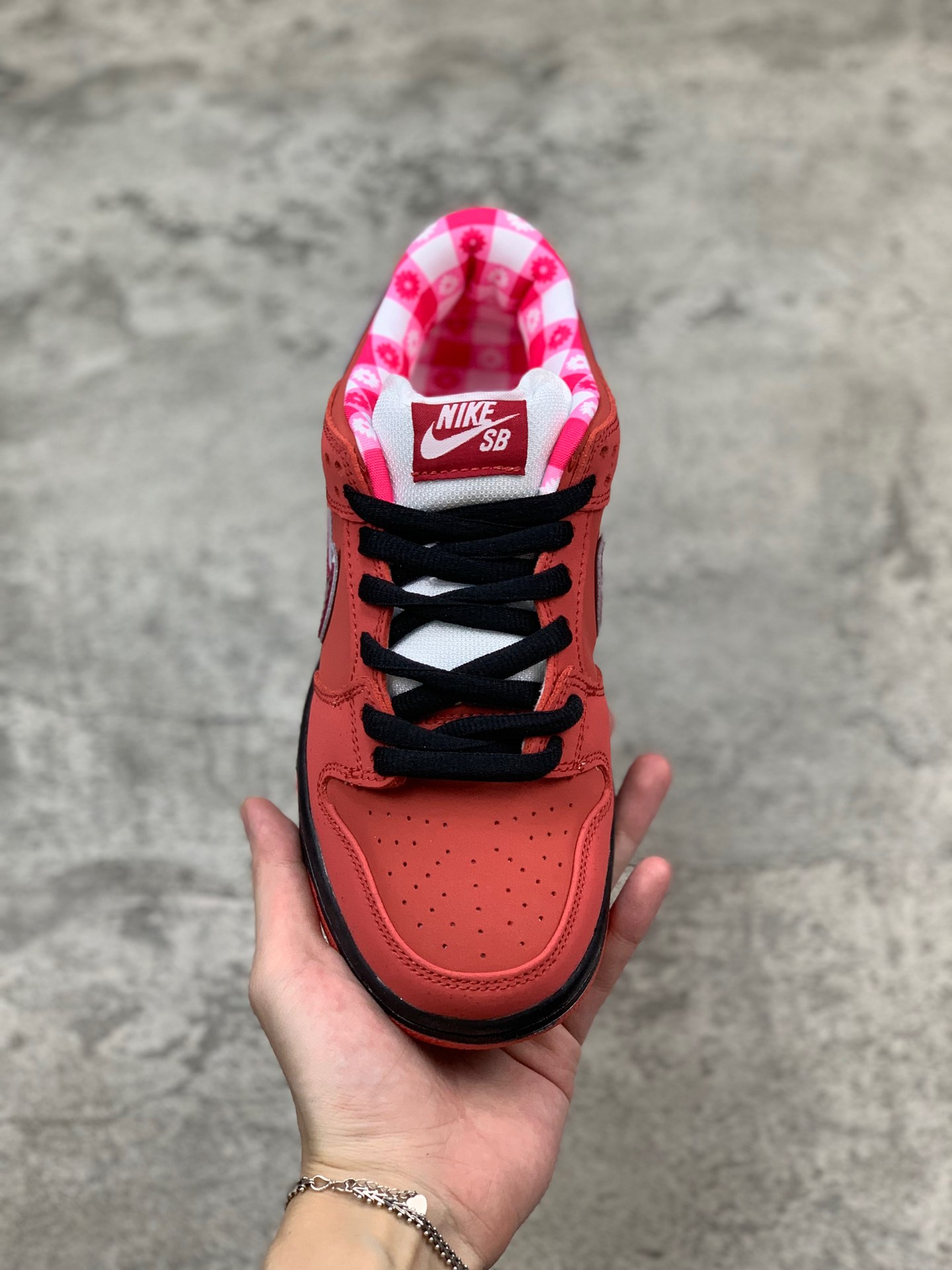 110纯原版本！原装鞋盒 Concepts x Nike Dunk SB 本次黄龙虾 Concepts x Nike SB Dunk “Purple Lobster” 承袭 OG 红龙虾的独特造型