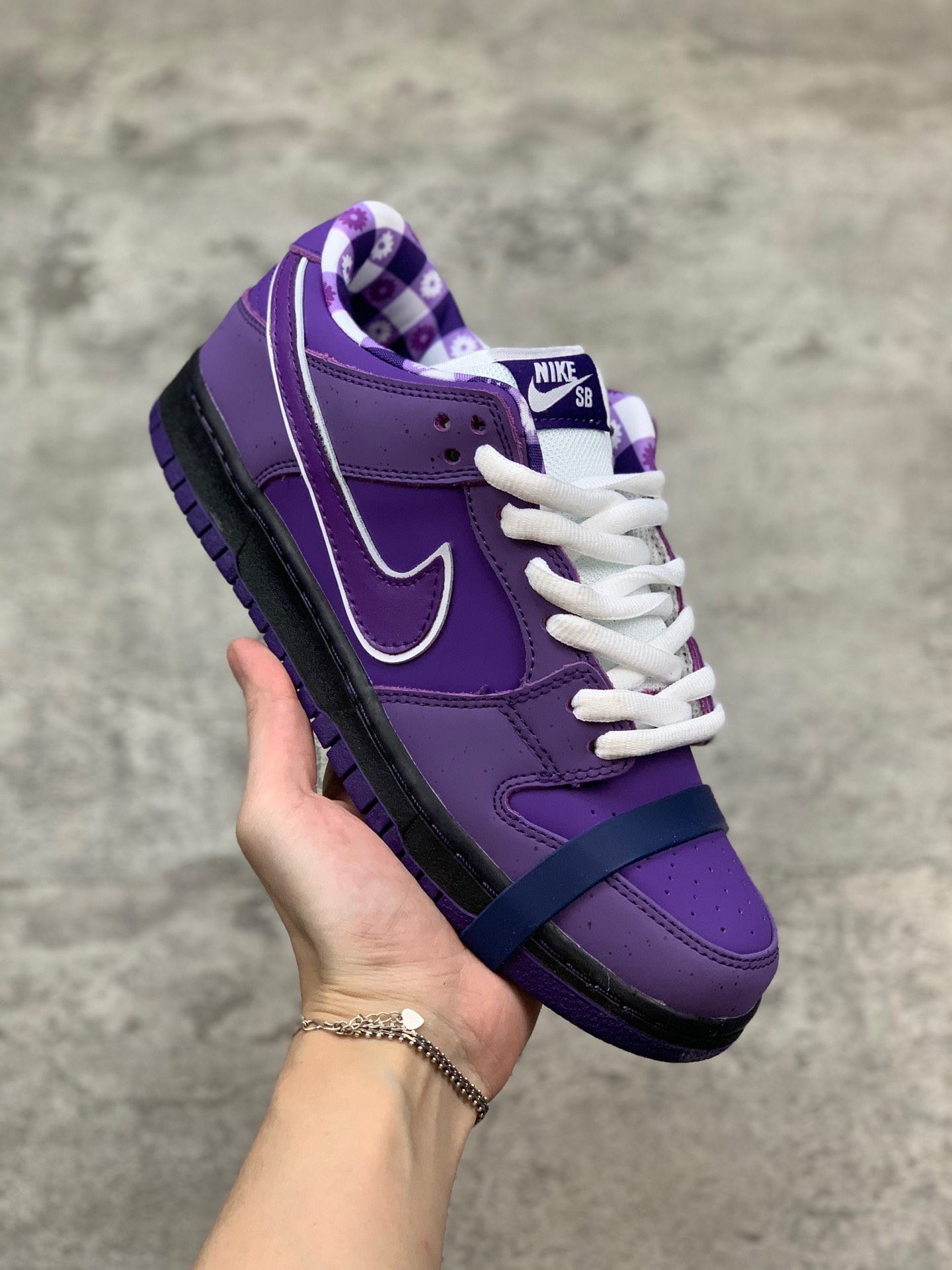 110纯原版本！原装鞋盒 Concepts x Nike Dunk SB 本次紫龙虾 Concepts x Nike SB Dunk “Purple Lobster” 承袭 OG 红龙虾的独特造型