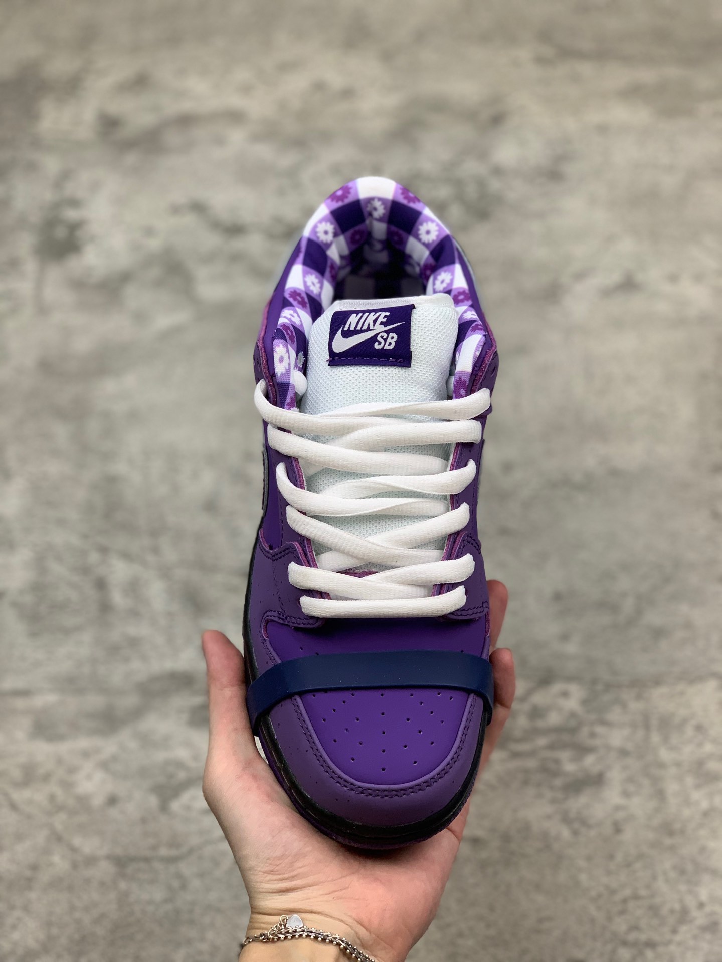 110纯原版本！原装鞋盒 Concepts x Nike Dunk SB 本次紫龙虾 Concepts x Nike SB Dunk “Purple Lobster” 承袭 OG 红龙虾的独特造型