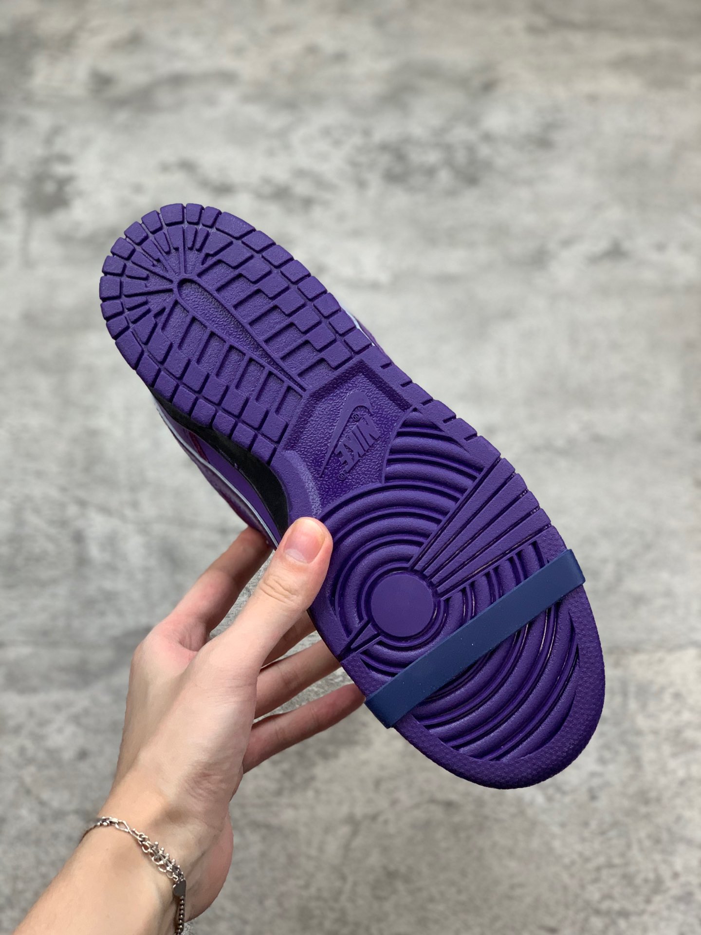110纯原版本！原装鞋盒 Concepts x Nike Dunk SB 本次紫龙虾 Concepts x Nike SB Dunk “Purple Lobster” 承袭 OG 红龙虾的独特造型