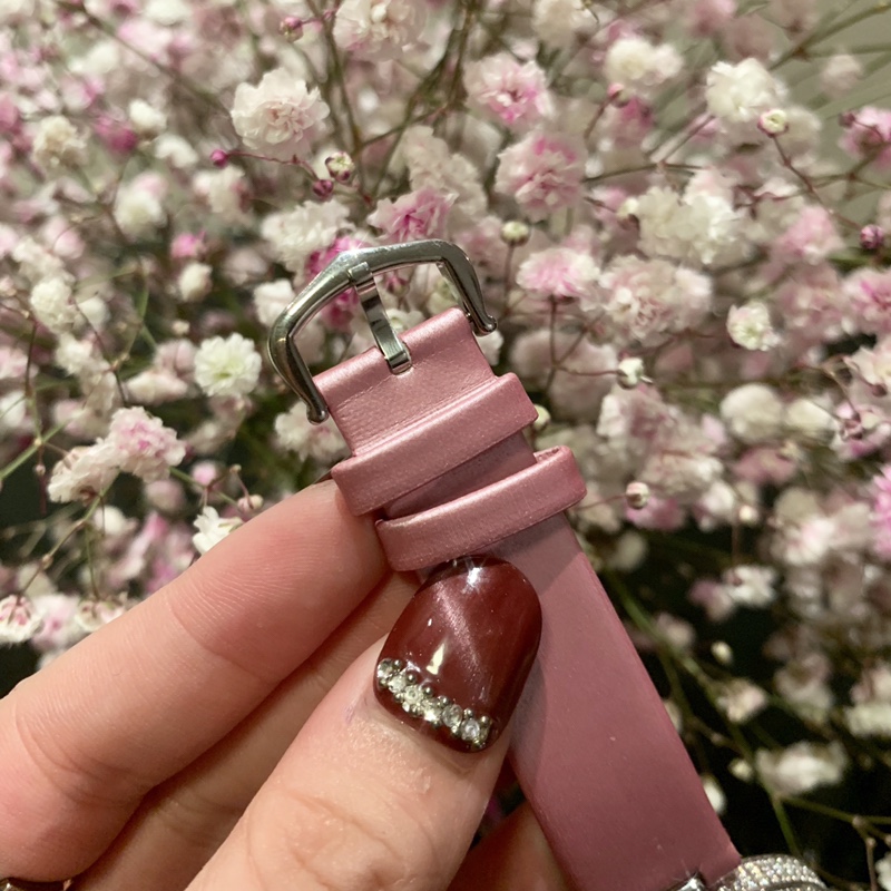 Cartier 卡地亚-创意珠宝腕表俩只勤劳小蜜蜂飞在花丛中并镶嵌在表壳上 俩只小蜜蜂更是栩栩如生 蜜蜂与花为伴、与花为善