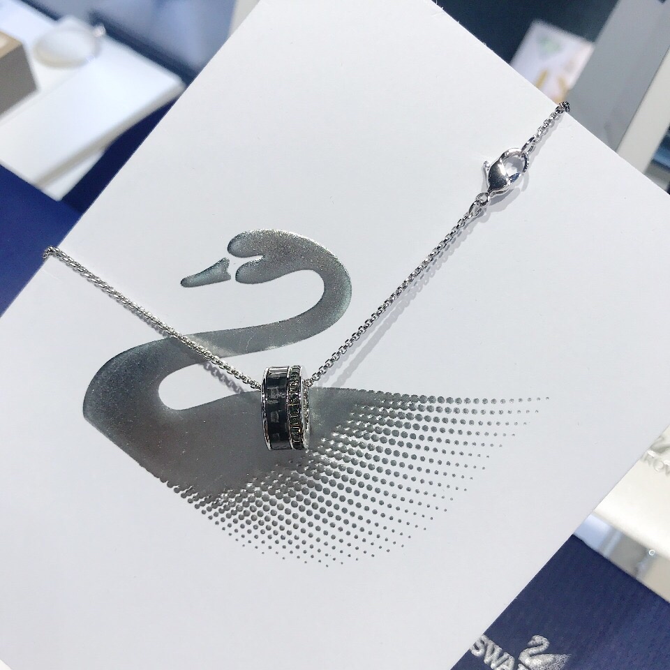 【正品级别】【专柜代购】新款施华洛世奇黑水晶转运项链，男项链，专柜材质真金电镀，代购级别最高版本